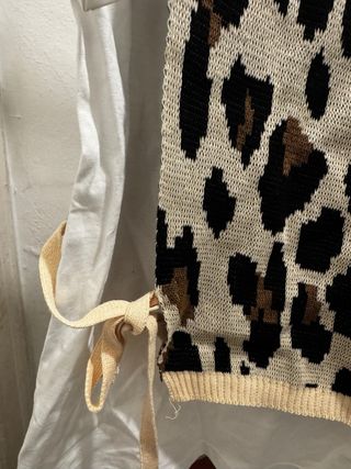 Camiseta Zara Blanca con Chaleco Leopardo