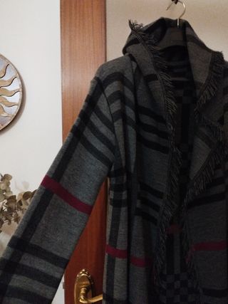 Chaqueta de punto con flecos