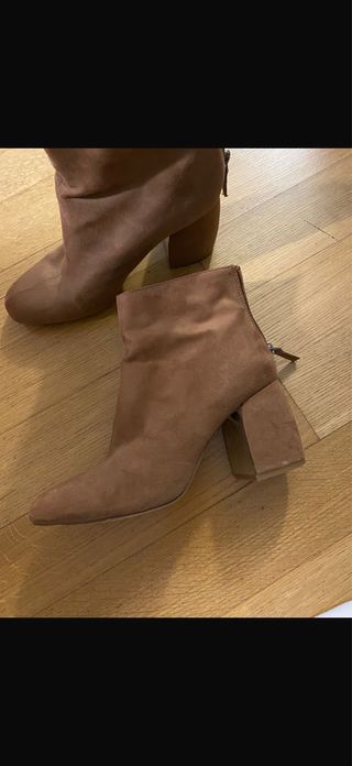 Stivaletti scamosciati tacco quadrato