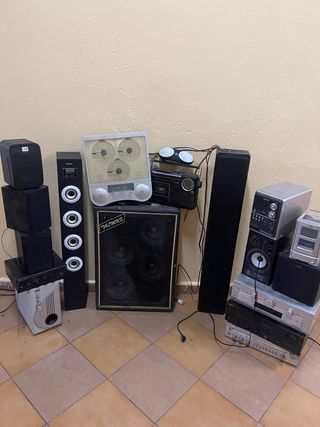 Lote de altavoces y equipos de música