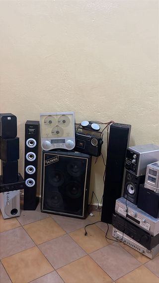 Lote de altavoces y equipos de música