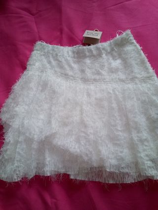 Minifalda blanca con pelitos