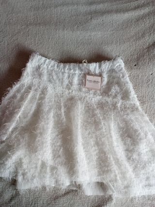 Minifalda blanca con pelitos
