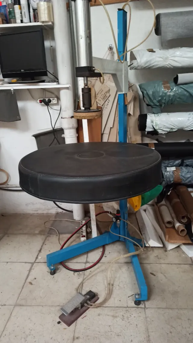 Máquina tapizar asientos cuero metal