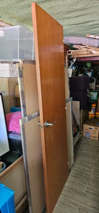 Puerta de madera maciza