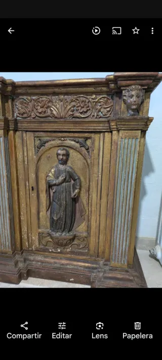 Mueble italiano madera tallada y policromada.