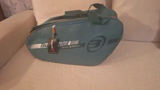 Bonita Mochila/Paletero Bullpadel a estrenar.