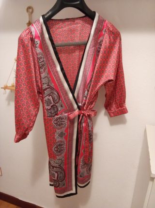 Vestido cruzado estampado