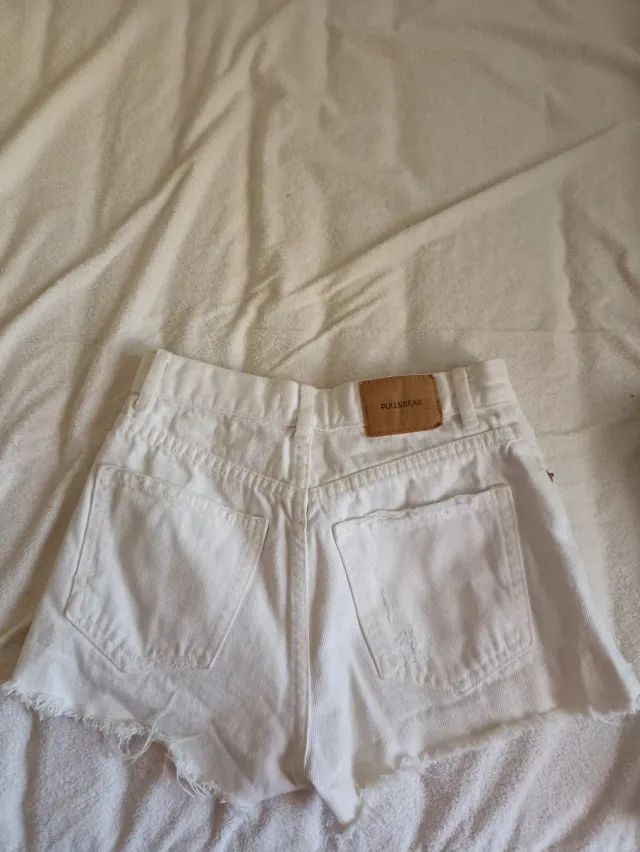 Vaquero corto blanco Pull&Bear con rotos