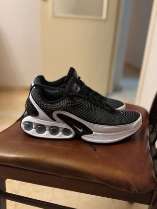 Zapatillas Nike Air Negras y Blancas