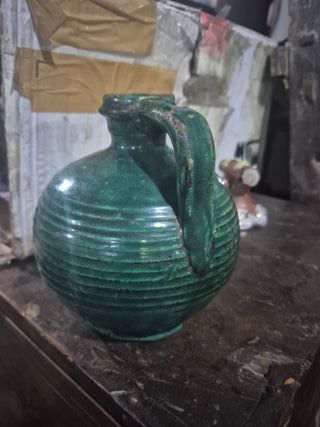 Jarra antigua vidriada verde