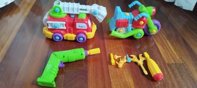 Juego construcción vehículos y herramientas