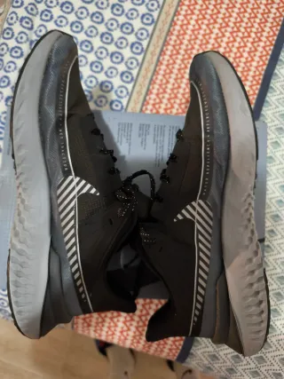 Nike Legend React 2 Shield