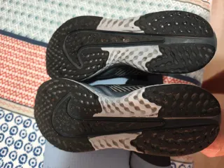 Nike Legend React 2 Shield