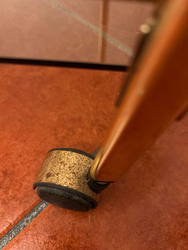 Carrito camarera metal dorado y vidrio.