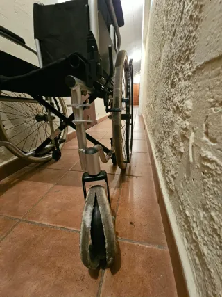 Silla de RUEDAS. En ERMUA (bizkaia)