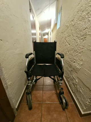 Silla de RUEDAS. En ERMUA (bizkaia)