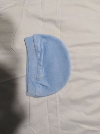 Kit bebe 9>12 meses - 2 baberos, gorro, body