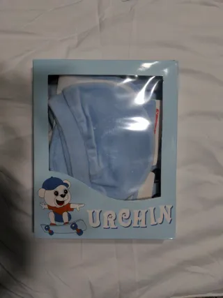 Kit bebe 9>12 meses - 2 baberos, gorro, body