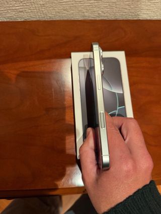 iPhone 16 Pro bianco