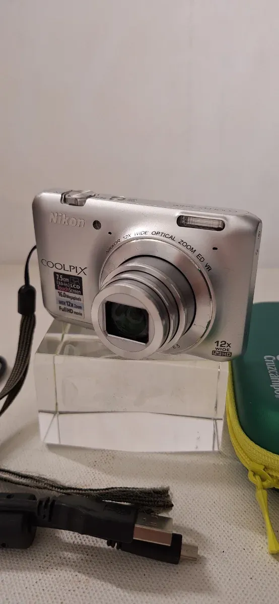 Cámara Digital Nikon Coolpix S6400 Plata