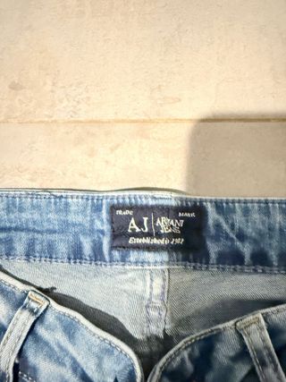 Pantalón vaquero slim desgastado