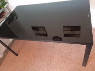 Mesa de cristal negra