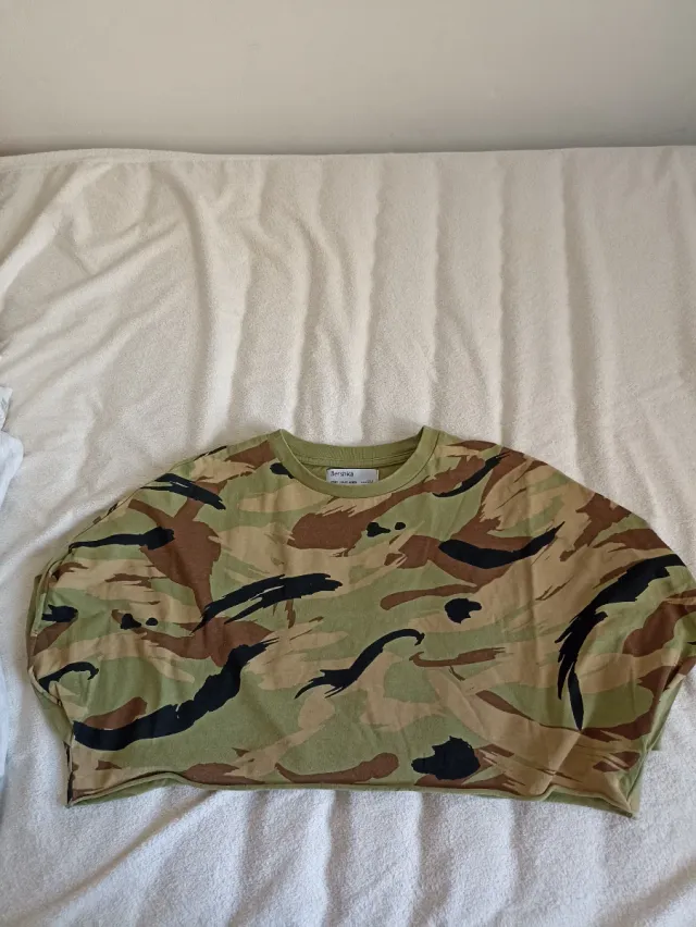 Camiseta corta Bershka camuflaje