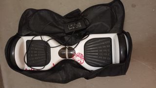 Hoverboard blanco con diseño para niños.