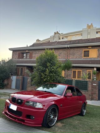 BMW Serie 3 2004 con pegatina B