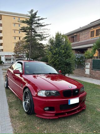 BMW Serie 3 2004 con pegatina B