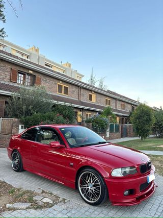 BMW Serie 3 2004 con pegatina B
