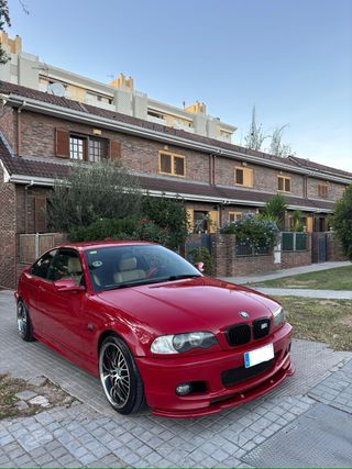 BMW Serie 3 2004 con pegatina B