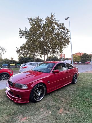 BMW Serie 3 2004 con pegatina B