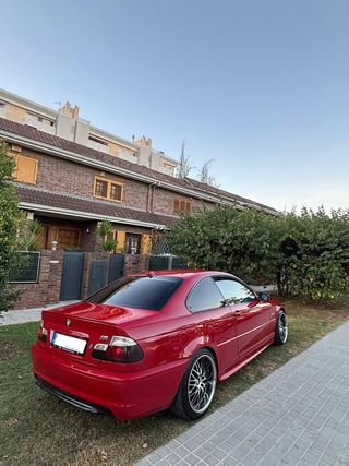 BMW Serie 3 2004 con pegatina B