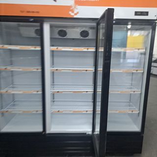 Nevera expositora de bebidas 3 puertas