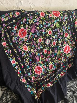 Mantón de Manila bordado a mano seda