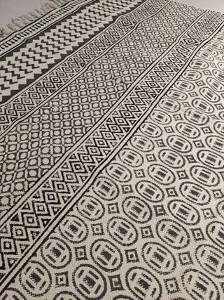 Alfombra UTH Diseño Geométrico y Ondas