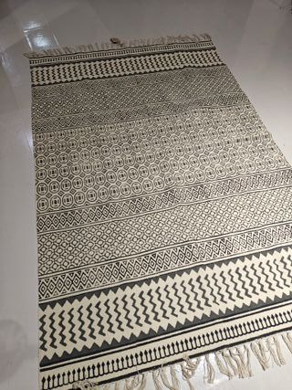 Alfombra UTH Diseño Geométrico y Ondas