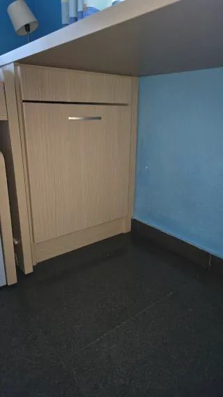 Escritorio madera con zapatero y mueble