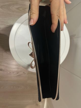 Funda tablet negra Ted Baker con lazo