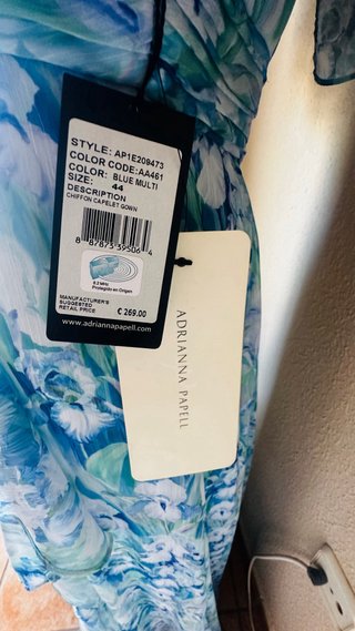 Vestido largo floral azul y verde con etiqueta90