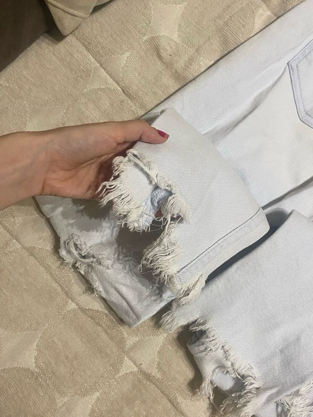 Jeans vaqueros Bershka.