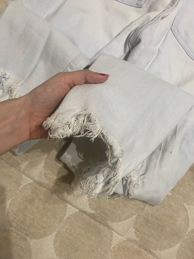 Jeans vaqueros Bershka.