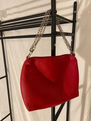 Borsetta rossa con catena