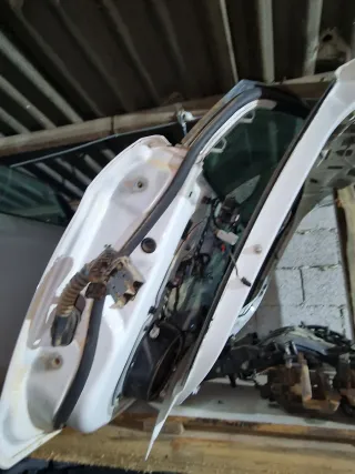 Puerta Izquierda Ford Focus MK2 3 Puertas