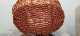 Cesta de mimbre con asa