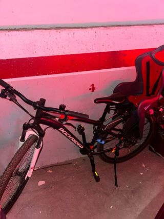 Bicicleta Rockrider con silla infantil