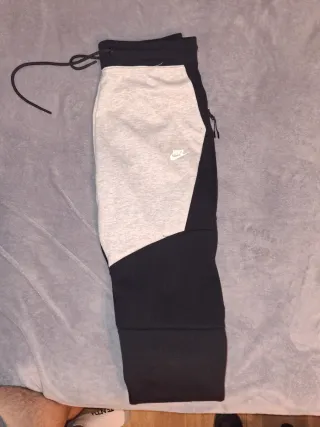 Conjunto Nike Tech Fleece Negro y Gris