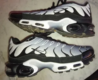 Zapatillas Nike Air Max TN Negras y Grises